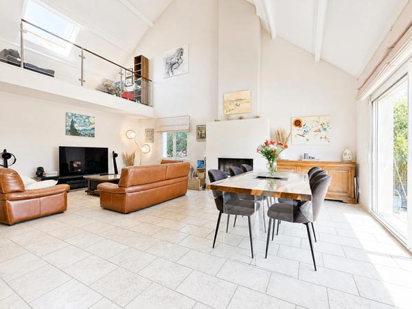 Maison moderne 236 m² – 6 ch - Piscine chauffée – Suite parentale – AUGNY