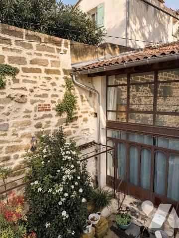 BARBENTANE - Maison de village avec cour