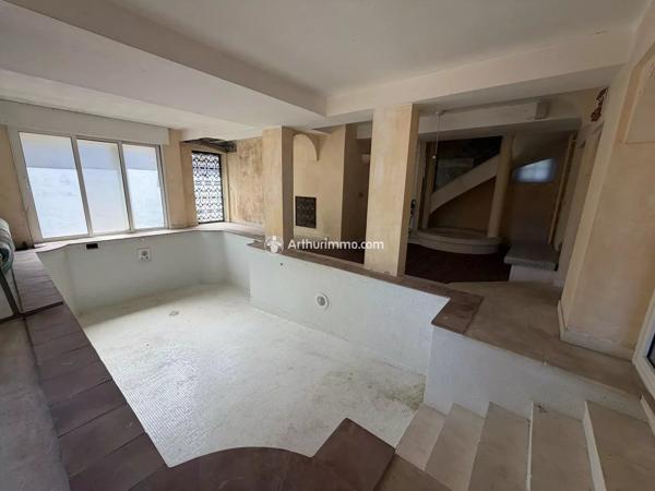 Vente                                                      Maison
                        
                     4 pièces                      165 m2                     à Millau