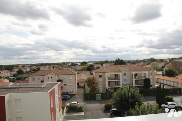 NIORT SECTEUR AVENUE DE LA ROCHELLE, BEL ENSEMBLE DE 2 APPARTEMENTS COMMUNIQUANTS AU DERNIER ETAGE