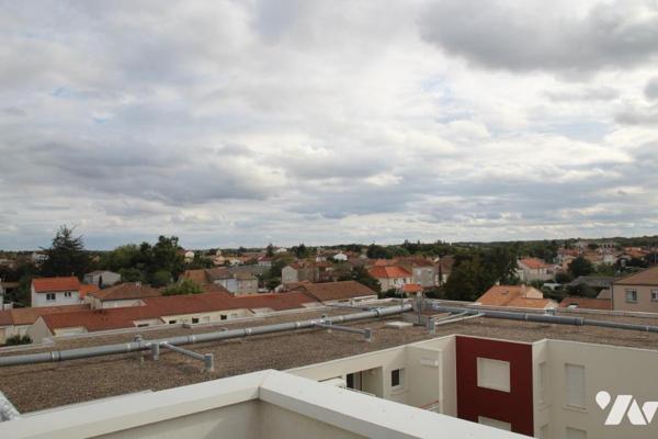NIORT SECTEUR AVENUE DE LA ROCHELLE, BEL ENSEMBLE DE 2 APPARTEMENTS COMMUNIQUANTS AU DERNIER ETAGE