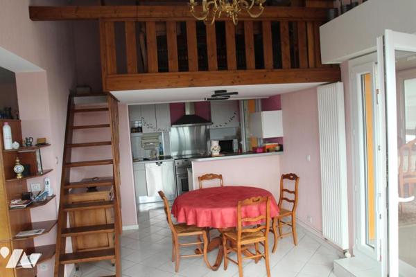 NIORT SECTEUR AVENUE DE LA ROCHELLE, BEL ENSEMBLE DE 2 APPARTEMENTS COMMUNIQUANTS AU DERNIER ETAGE