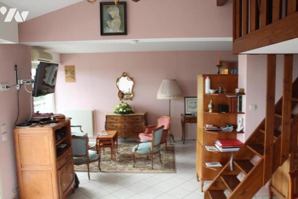 NIORT SECTEUR AVENUE DE LA ROCHELLE, BEL ENSEMBLE DE 2 APPARTEMENTS COMMUNIQUANTS AU DERNIER ETAGE