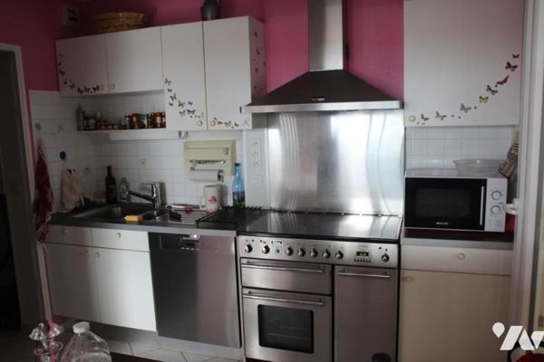 NIORT SECTEUR AVENUE DE LA ROCHELLE, BEL ENSEMBLE DE 2 APPARTEMENTS COMMUNIQUANTS AU DERNIER ETAGE