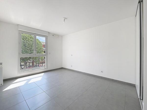 T2 AVEC TERRASSE ET PARKING