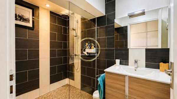 Maison
         4 pièces
        - 137 m² 398 000 € *