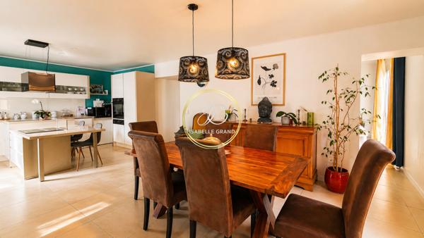 Maison
         4 pièces
        - 137 m² 398 000 € *