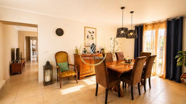 Maison
         4 pièces
        - 137 m² 398 000 € *