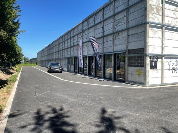 Commerce à Louer à SECLIN 10010 € *