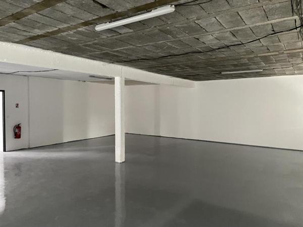 Commerce à Louer à SECLIN 10010 € *