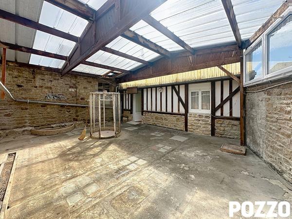 A Vendre - Avranches - Immeuble 15 pièce(s) 265.8 m² - Local commercial + 5 appartements AVRANCHES