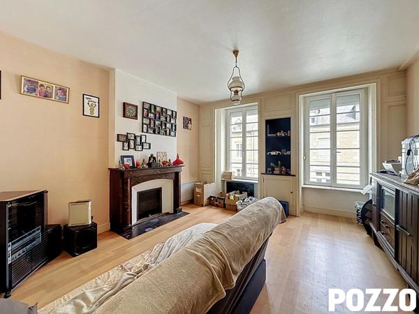 A Vendre - Avranches - Immeuble 15 pièce(s) 265.8 m² - Local commercial + 5 appartements AVRANCHES