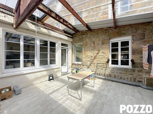 A Vendre - Avranches - Immeuble 15 pièce(s) 265.8 m² - Local commercial + 5 appartements AVRANCHES