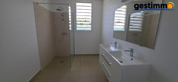Maison duplex T4 - REMIRE MONTJOLY