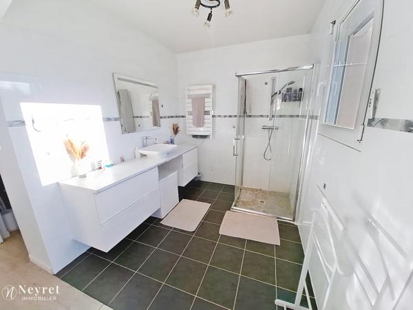 Rare !!! Maison de plain pied de 130 m² sur 1500 m² de terrain, 5 chambres