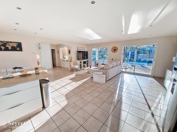 Rare !!! Maison de plain pied de 130 m² sur 1500 m² de terrain, 5 chambres