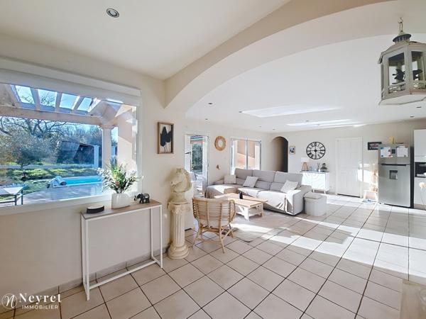 Rare !!! Maison de plain pied de 130 m² sur 1500 m² de terrain, 5 chambres