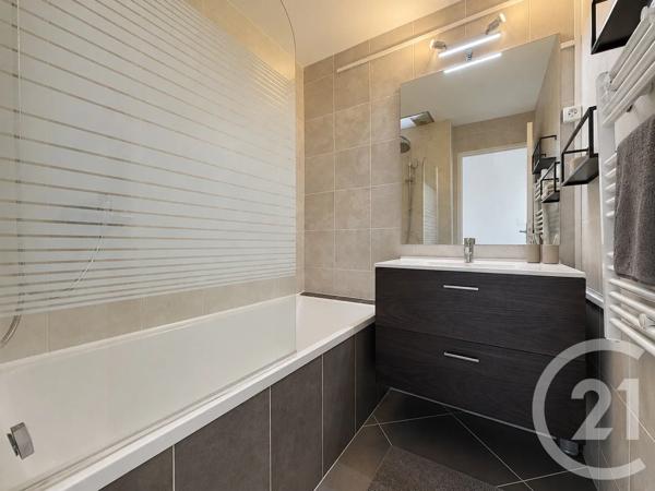 Appartement T3 à vendre  3 pièces - 46,91 m 2   MARSEILLE  - 13008