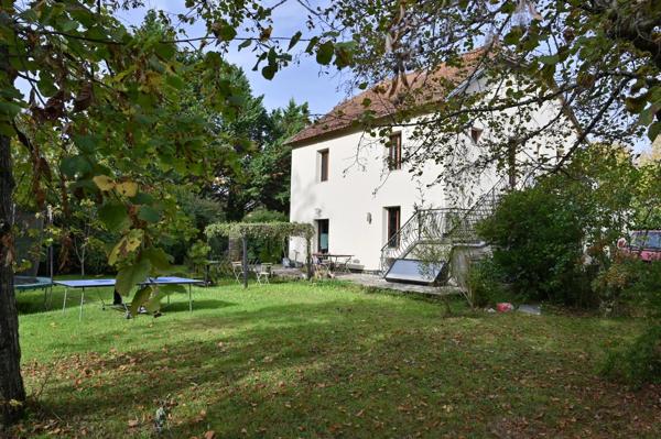 Maison familiale avec grand jardin