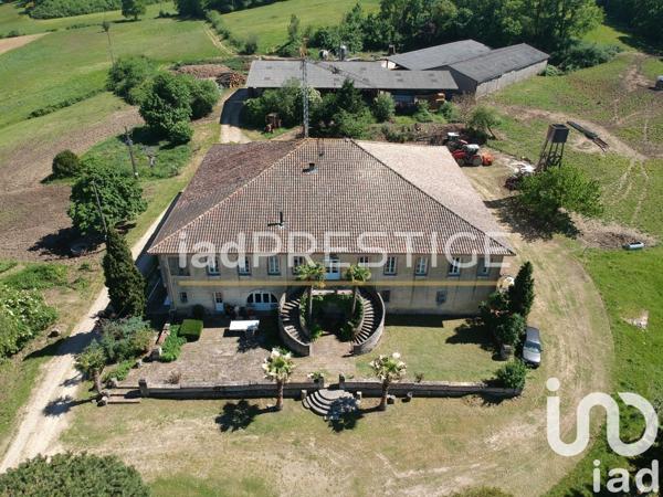 Ferme 15 pièces de 415 m² à Nègrepelisse (82800)