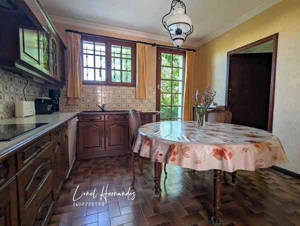 Maison de caractère de plain-pied - 130 m² - Terrain plat de 2411 m² - Saint-Privat-des-Vieux (Mazac)