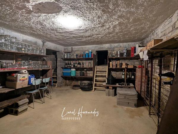 Maison de caractère de plain-pied - 130 m² - Terrain plat de 2411 m² - Saint-Privat-des-Vieux (Mazac)
