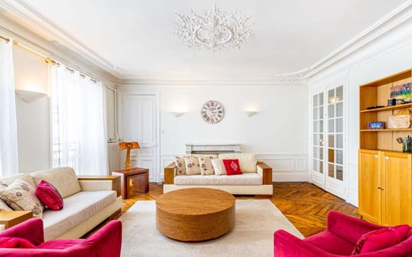 Appartement à vendre    4 pièces • 127 m2 Paris 10