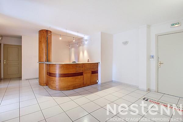 À VENDRE - LOCAUX PROFESSIONNELS / BUREAUX 93m² - DRAGUIGNAN CENTRE-VILLE avec possibilité de changement de destination