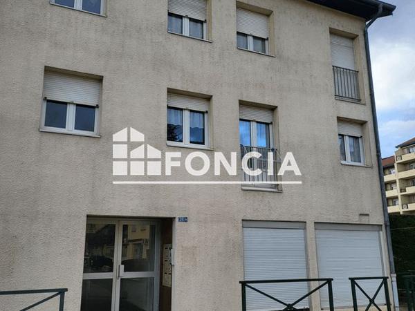 Location Local commercial 4 pièces 70.3 m² - 28 RUE DU PORT Lagnieu 01150