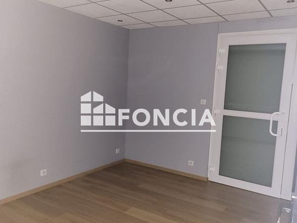 Location Local commercial 4 pièces 70.3 m² - 28 RUE DU PORT Lagnieu 01150