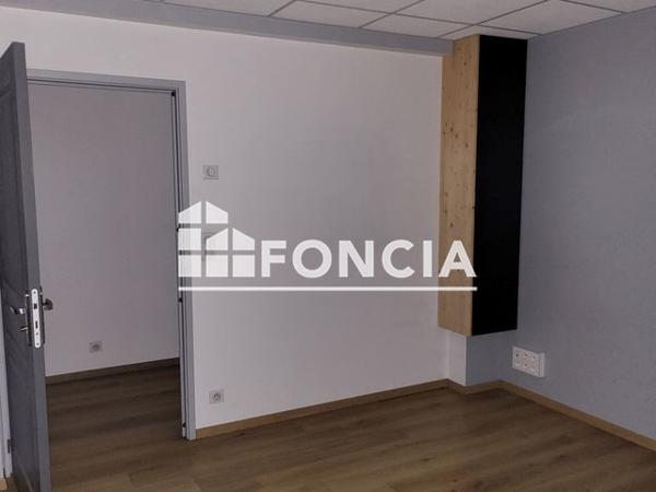 Location Local commercial 4 pièces 70.3 m² - 28 RUE DU PORT Lagnieu 01150