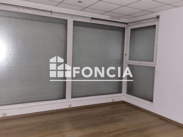 Location Local commercial 4 pièces 70.3 m² - 28 RUE DU PORT Lagnieu 01150