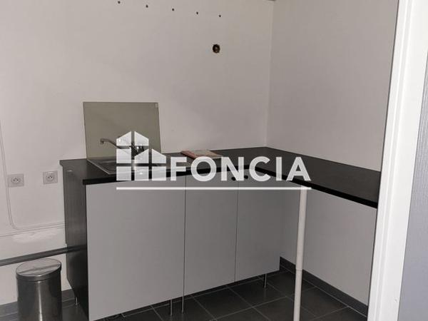 Location Local commercial 4 pièces 70.3 m² - 28 RUE DU PORT Lagnieu 01150