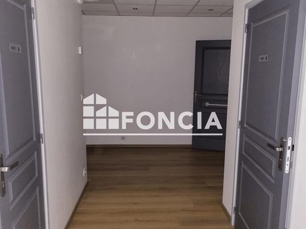 Location Local commercial 4 pièces 70.3 m² - 28 RUE DU PORT Lagnieu 01150