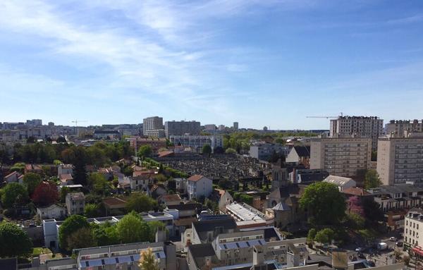 Mairie d'Ivry au pied du métro Appartement 3 pièces.