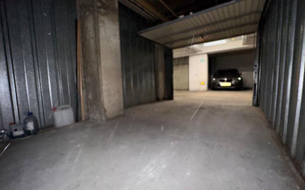 Stationnement à vendre    14 m2 Paris 11