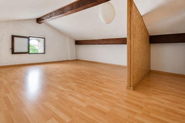Beau T4 rénové en maison de ville au calme, véranda et balcon !