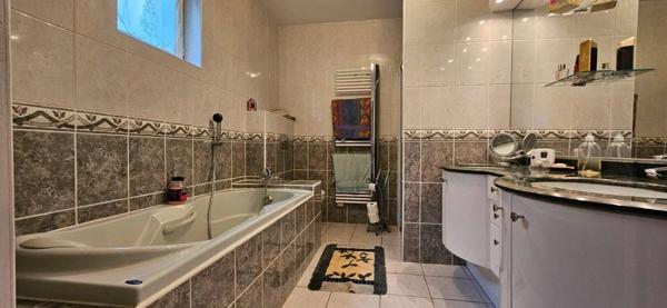 Maison d'architecte de 220 m² avec piscine chauffée sans vis-à-vis