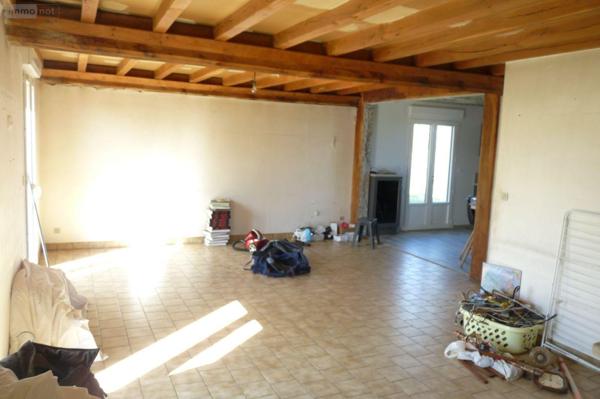 Maison à vendre à Ambrières-les-Vallées en Mayenne (53300), ref : 53075DLS25022