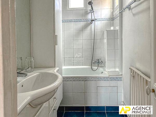 Versailles Notre-Dame Les Prés Appartement 3 pièces 67 m² au sol situé au 3eme et dernier étage avec cave 449 000 € **  - Référence  27596