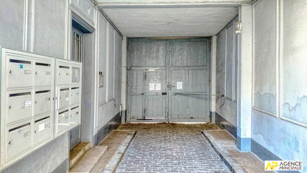 Versailles Notre-Dame Les Prés Appartement 3 pièces 67 m² au sol situé au 3eme et dernier étage avec cave 449 000 € **  - Référence  27596