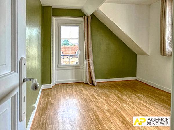 Versailles Notre-Dame Les Prés Appartement 3 pièces 67 m² au sol situé au 3eme et dernier étage avec cave 449 000 € **  - Référence  27596