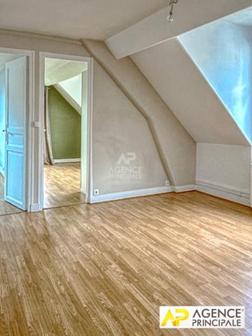 Versailles Notre-Dame Les Prés Appartement 3 pièces 67 m² au sol situé au 3eme et dernier étage avec cave 449 000 € **  - Référence  27596