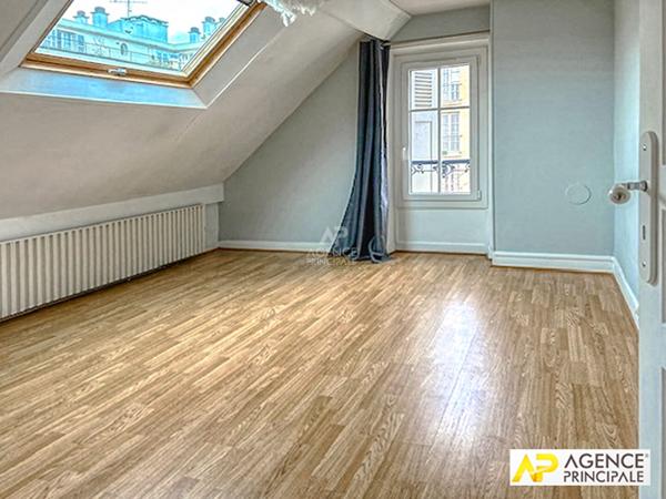 Versailles Notre-Dame Les Prés Appartement 3 pièces 67 m² au sol situé au 3eme et dernier étage avec cave 449 000 € **  - Référence  27596