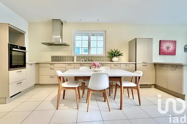 Maison 7 pièces de 190 m² à Saint-André-de-Cubzac (33240)