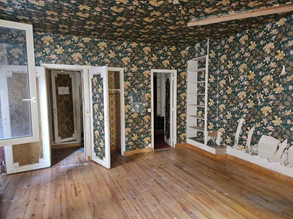 Immeuble
         18 pièces
        - 316 m² 580 000 € *