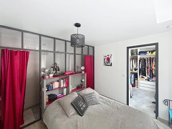 Échoppe rénovée avec terrasse emplacement idéal