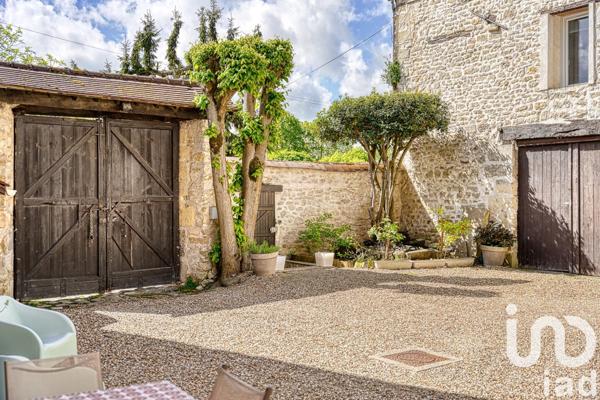 Maison 12 pièces de 343 m² à Juziers (78820)