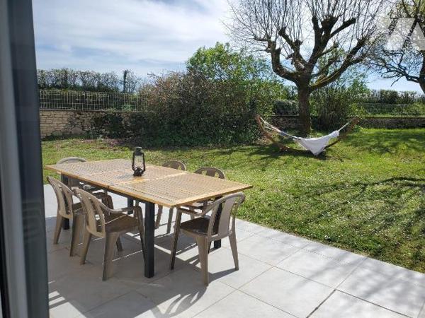 A VENDRE : Très belle maison en pierre entièrement restaurée avec beaucoup de goût, située sur ...