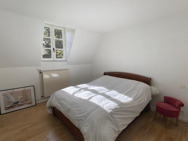 Coeur de ville de Chartres, quartier Cathédrale, maison 200m² avec stationnement, dépendance, caves et terrasse